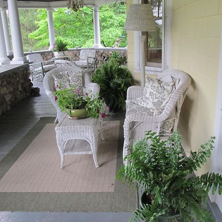 Hilltop House Bed & Breakfast Amenia Exterior foto