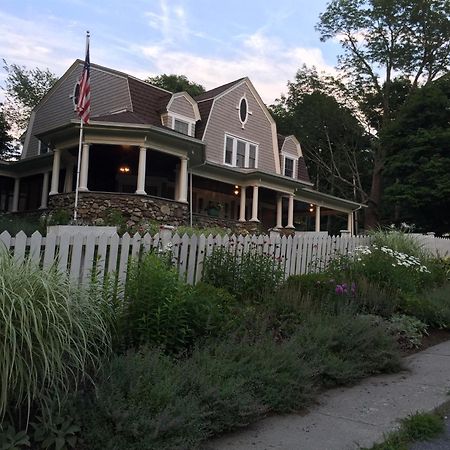 Hilltop House Bed & Breakfast Amenia Exterior foto