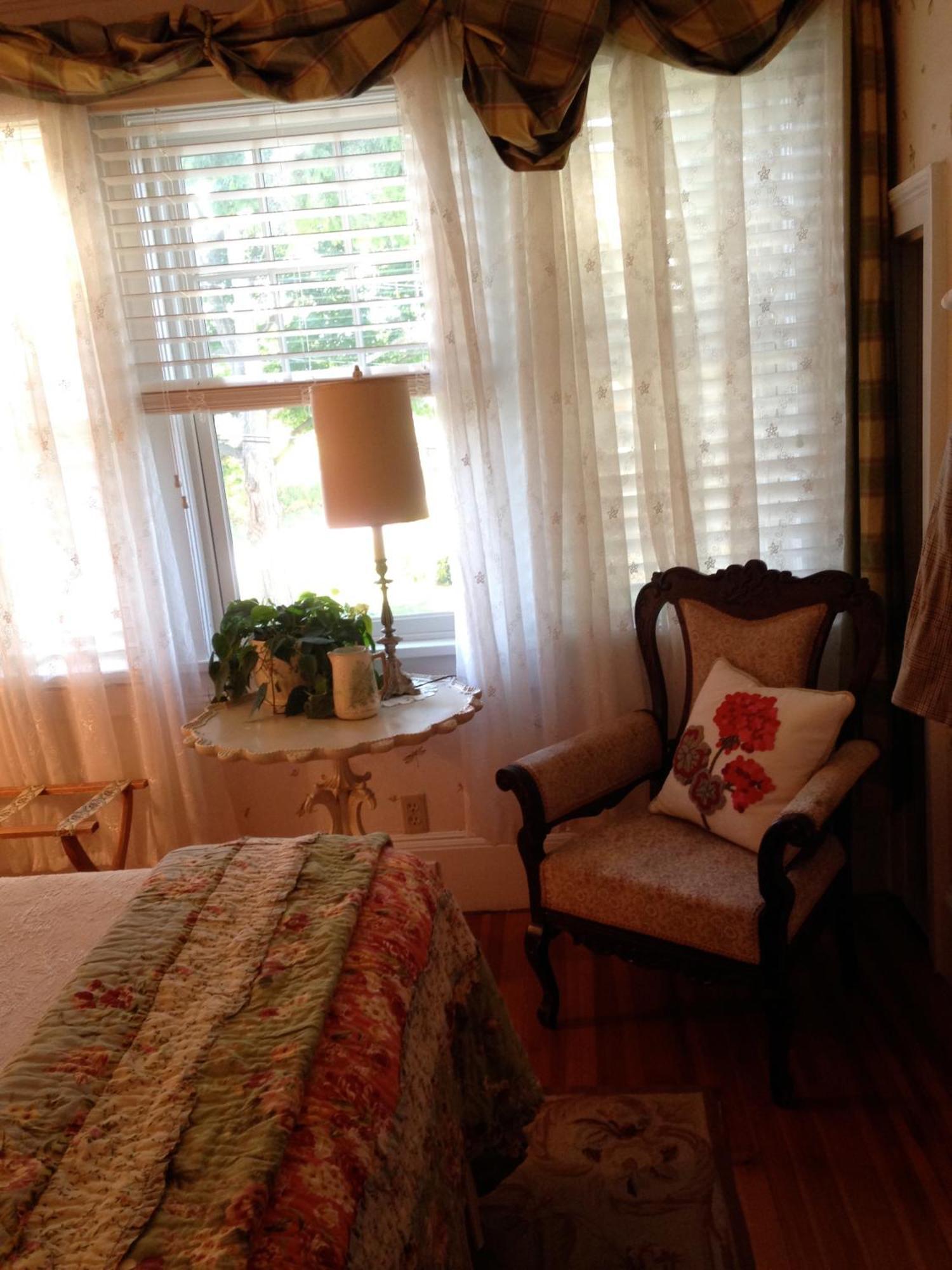 Hilltop House Bed & Breakfast Amenia Exterior foto