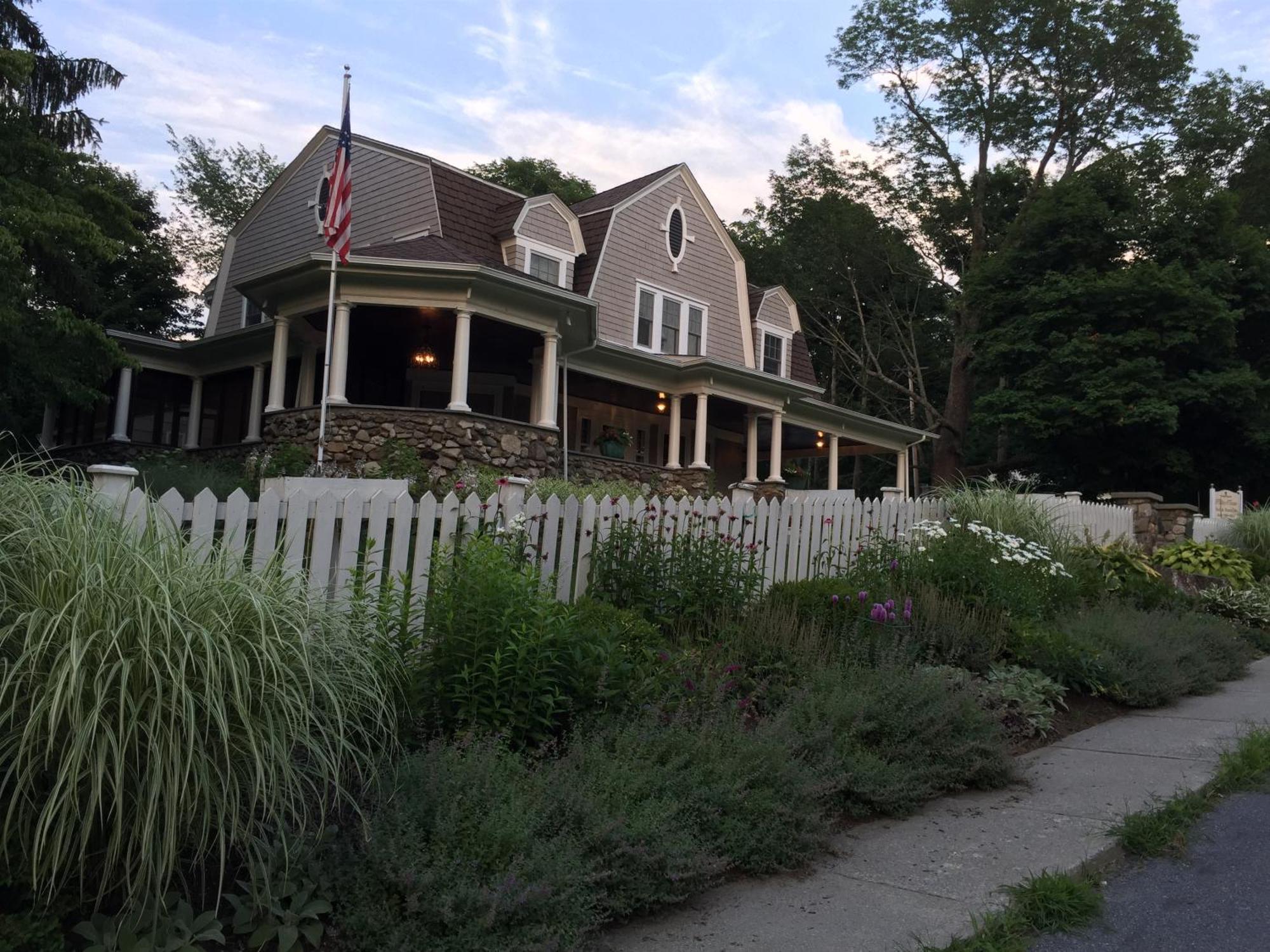 Hilltop House Bed & Breakfast Amenia Exterior foto
