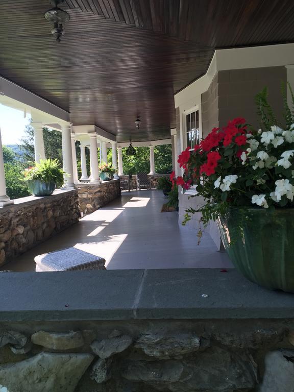 Hilltop House Bed & Breakfast Amenia Exterior foto