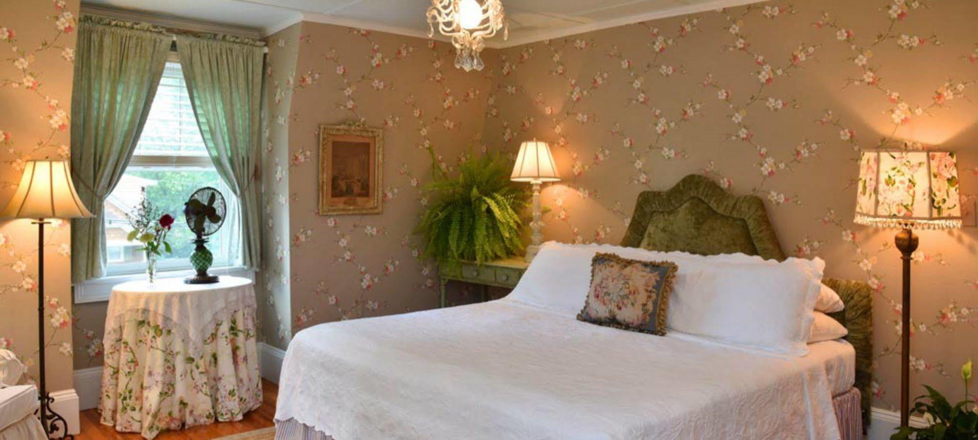 Hilltop House Bed & Breakfast Amenia Exterior foto
